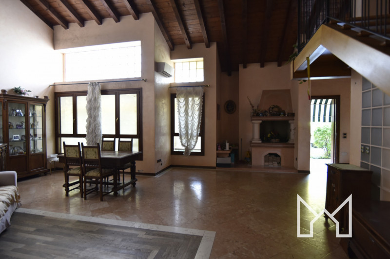 CARTIGLIANO- In zona tranquilla e immersa nel verde, a pochi minuti dal centro paese, proponiamo ...