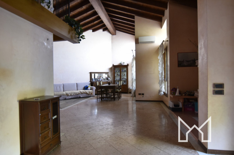 CARTIGLIANO- In zona tranquilla e immersa nel verde, a pochi minuti dal centro paese, proponiamo ...