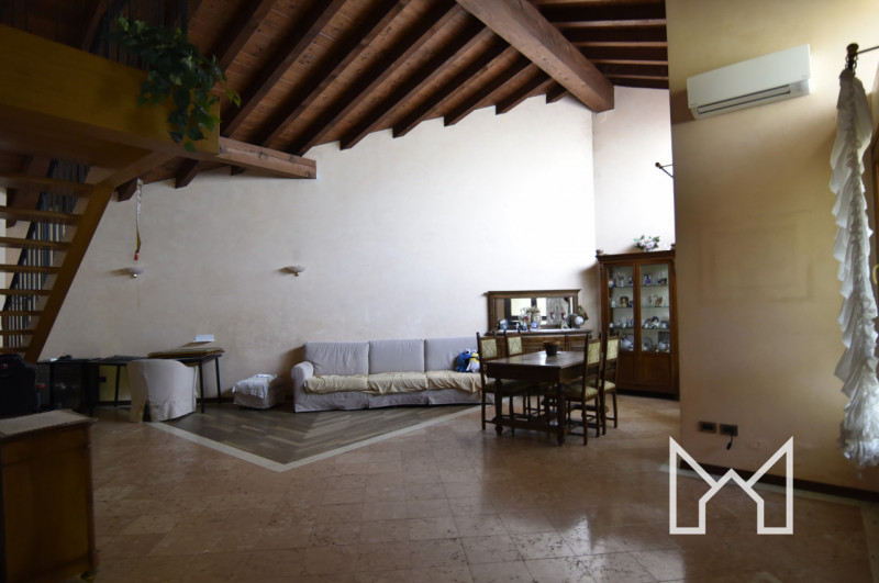 CARTIGLIANO- In zona tranquilla e immersa nel verde, a pochi minuti dal centro paese, proponiamo ...