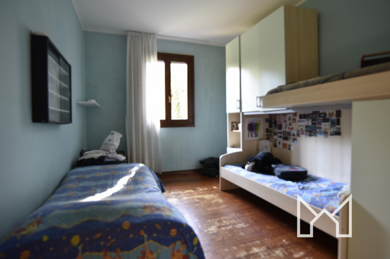 CARTIGLIANO- In zona tranquilla e immersa nel verde, a pochi minuti dal centro paese, proponiamo ...