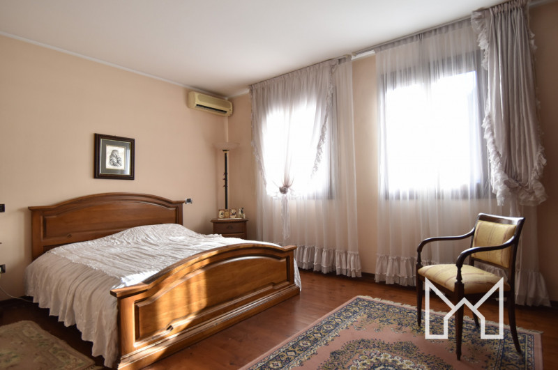 CARTIGLIANO- In zona tranquilla e immersa nel verde, a pochi minuti dal centro paese, proponiamo ...