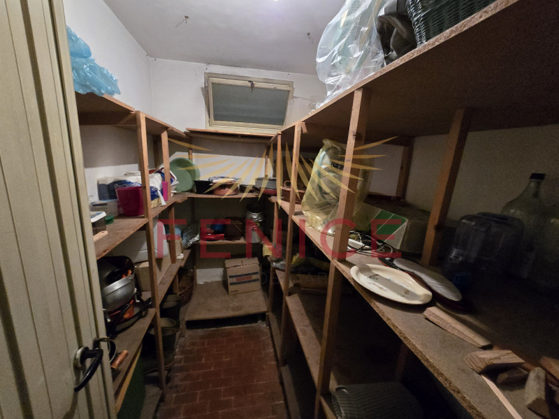 Situata nel cuore di San Gaetano, una delle zone più richieste e tranquille di Montebelluna, ques...