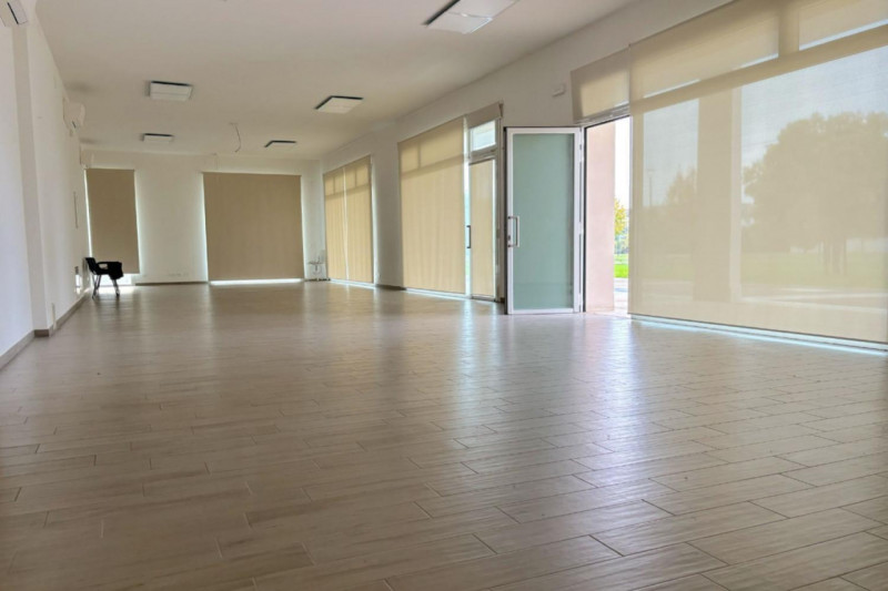 In un elegante quartiere residenziale nel Comune di Montegrotto Terme (PD), in via Caduti di Nass...