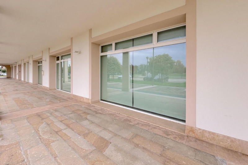 In un elegante quartiere residenziale nel Comune di Montegrotto Terme (PD), in via Caduti di Nass...