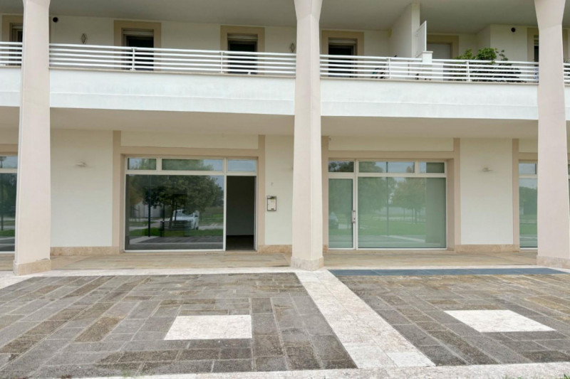 In un elegante quartiere residenziale nel Comune di Montegrotto Terme (PD), in via Caduti di Nass...