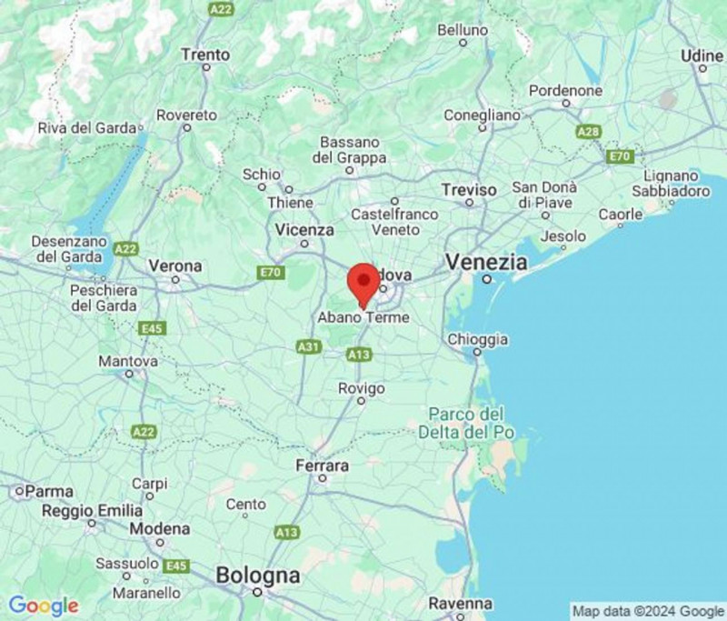 In un elegante quartiere residenziale nel Comune di Montegrotto Terme (PD), in via Caduti di Nass...