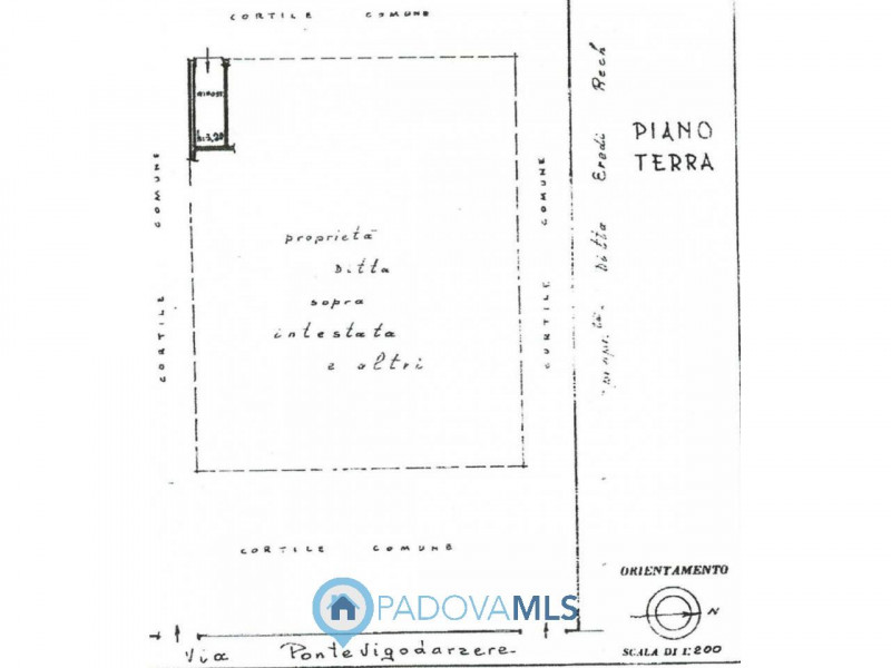 Immobile in esclusiva al Gruppo Padova MLS
Locale commerciale di 165 mq al piano terra, dotato di...