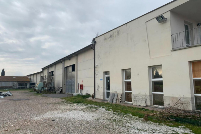 San Giuliano Terme Vendita Capannone