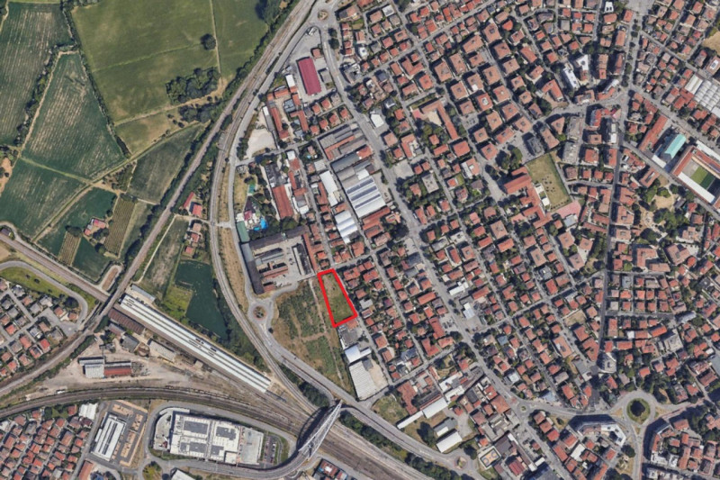 Proponiamo in vendita un terreno edificabile di 2.550 mq, situato a nord di Padova, nel cuore del...