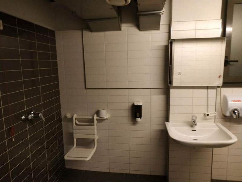 Vendesi locale commerciale uso palestra sito a Padova (PD). L'immobile ha l'affaccio principale l...