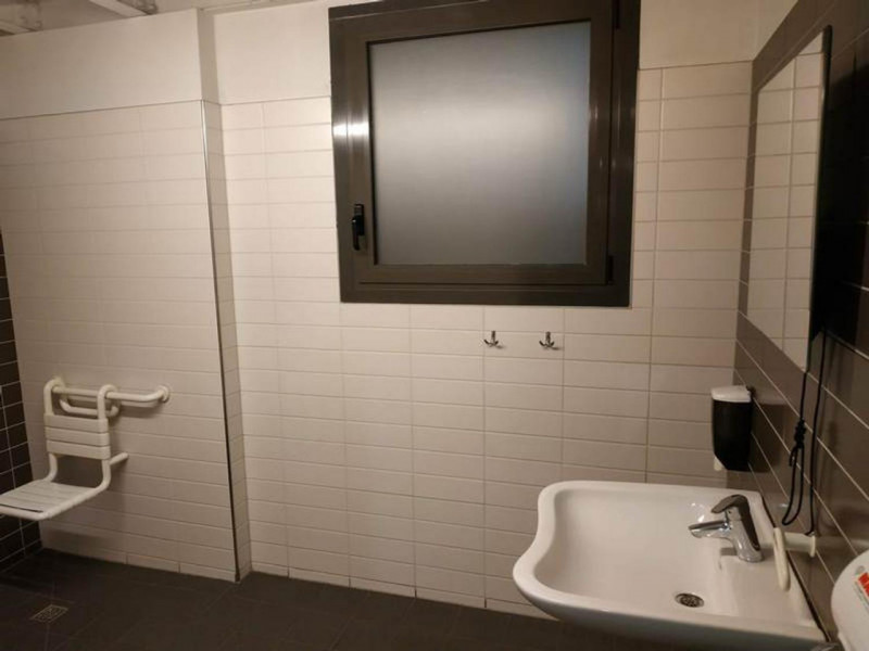 Vendesi locale commerciale uso palestra sito a Padova (PD). L'immobile ha l'affaccio principale l...