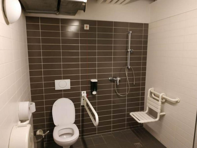 Vendesi locale commerciale uso palestra sito a Padova (PD). L'immobile ha l'affaccio principale l...