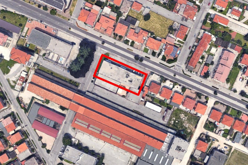Edificio commerciale e azienda di tessuti siti ad Arzignano (VI), viale Vicenza 8. Zona semicentr...