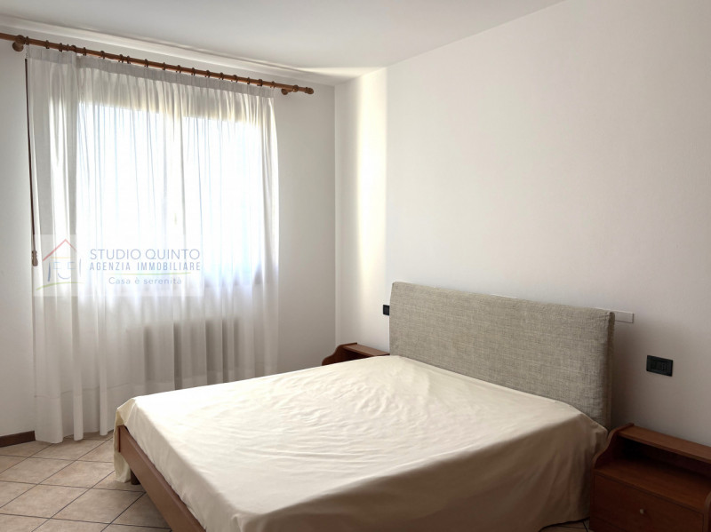 Mini appartamento composto da: zona giorno open-space con doppia portafinestra che da sulla terra...