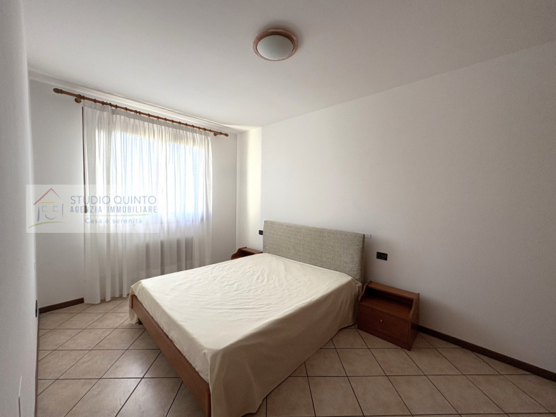 Mini appartamento composto da: zona giorno open-space con doppia portafinestra che da sulla terra...