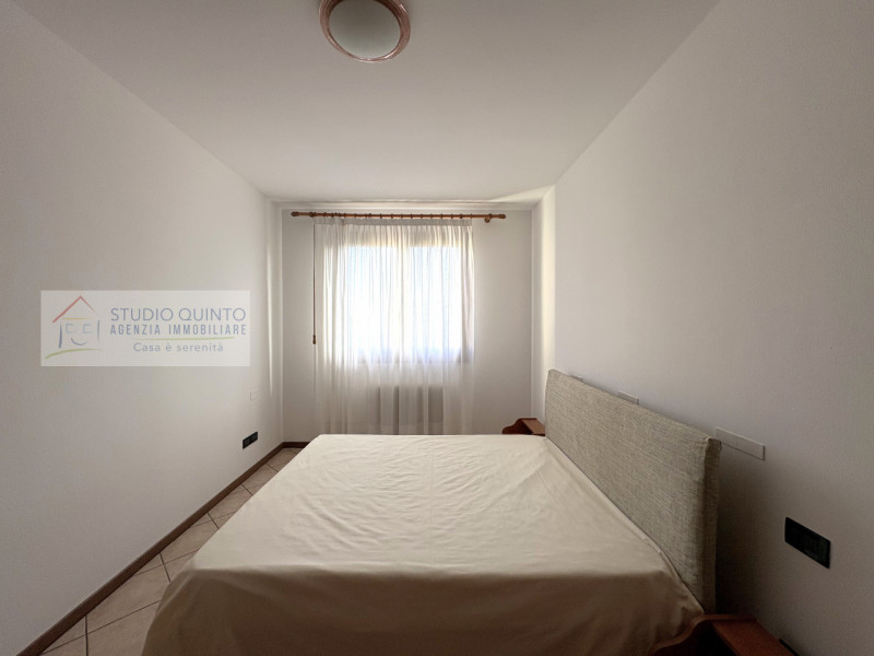 Mini appartamento composto da: zona giorno open-space con doppia portafinestra che da sulla terra...