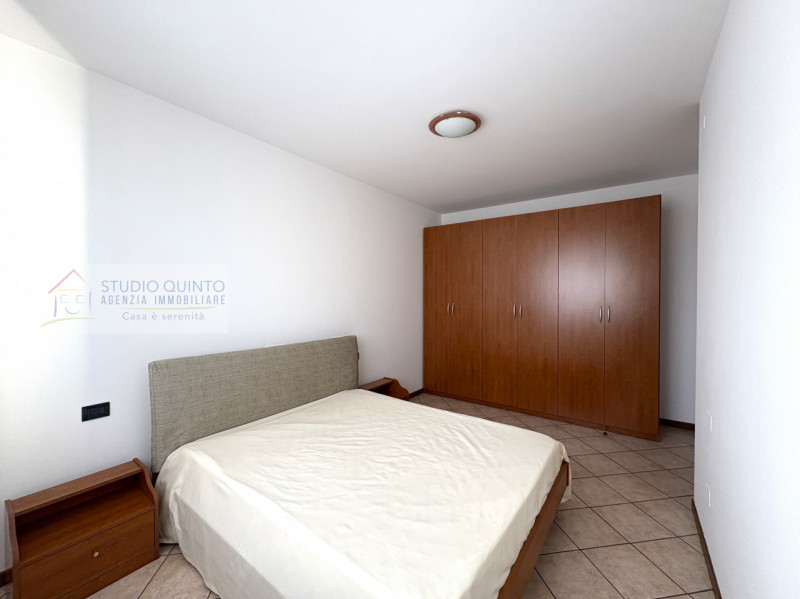 Mini appartamento composto da: zona giorno open-space con doppia portafinestra che da sulla terra...