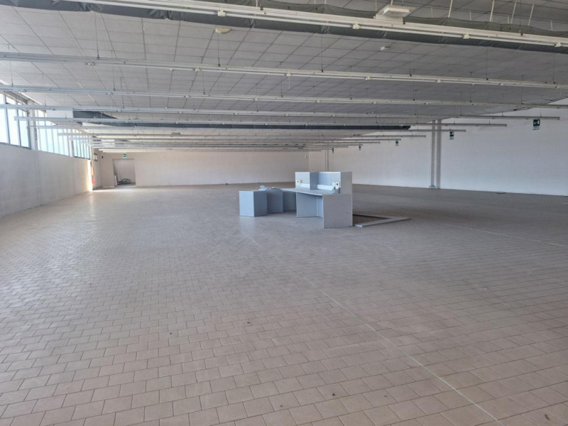 Quest’immobile viene venduto tramite asta online.

Proponiamo in vendita un ampio complesso immob...