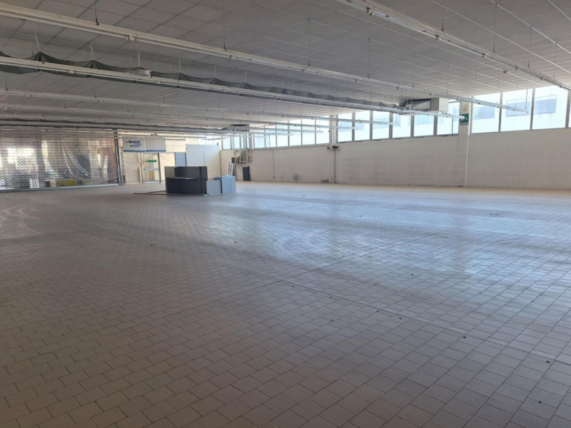 Quest’immobile viene venduto tramite asta online.

Proponiamo in vendita un ampio complesso immob...