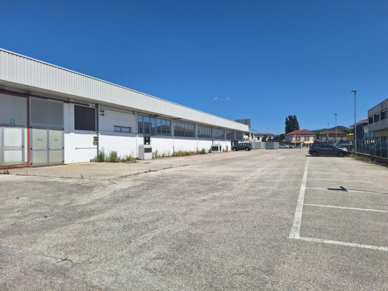 Quest’immobile viene venduto tramite asta online.

Proponiamo in vendita un ampio complesso immob...