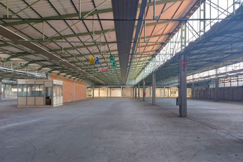 Vendesi complesso industriale con uffici e terreno sito a Gaiarine (TV), località Busco, via Salv...