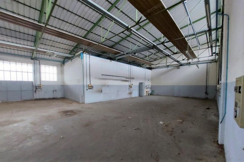 Vendesi complesso industriale con uffici e terreno sito a Gaiarine (TV), località Busco, via Salv...