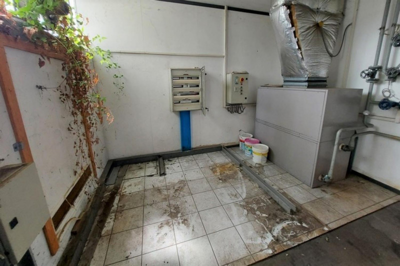 Vendesi complesso industriale con uffici e terreno sito a Gaiarine (TV), località Busco, via Salv...