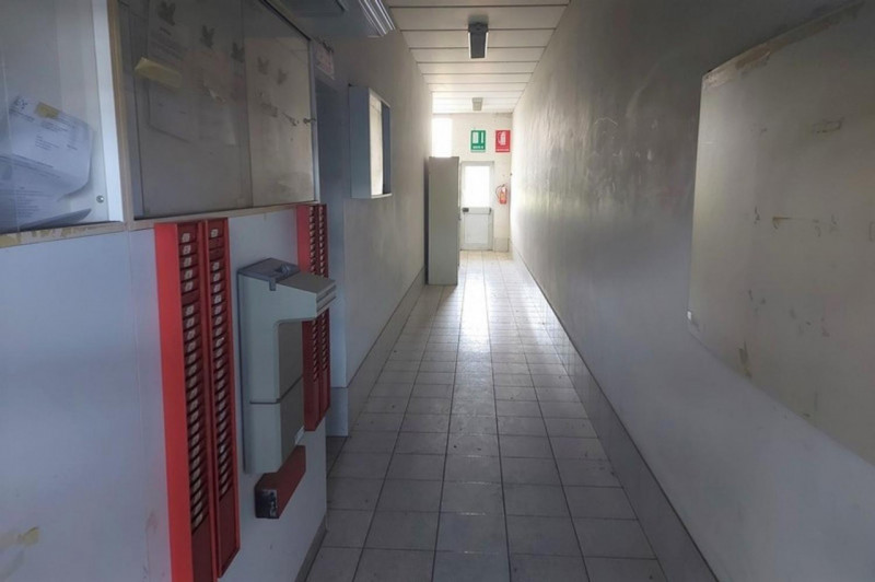 Vendesi complesso industriale con uffici e terreno sito a Gaiarine (TV), località Busco, via Salv...