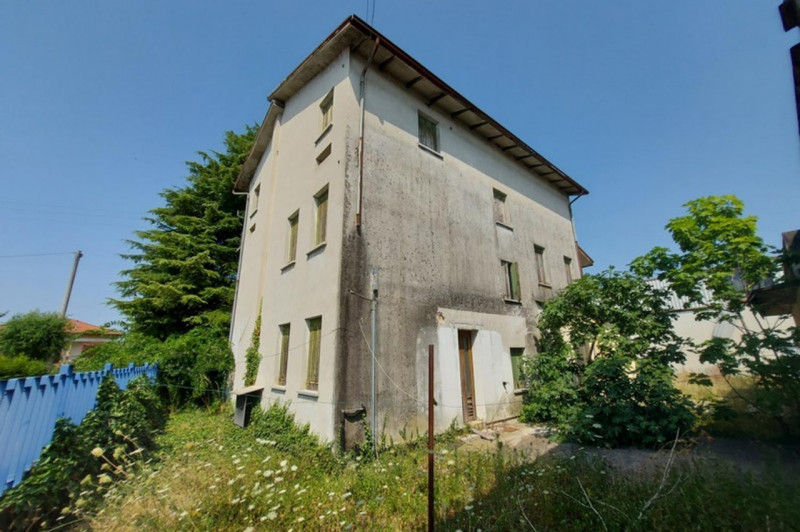 Vendesi complesso industriale con uffici e terreno sito a Gaiarine (TV), località Busco, via Salv...