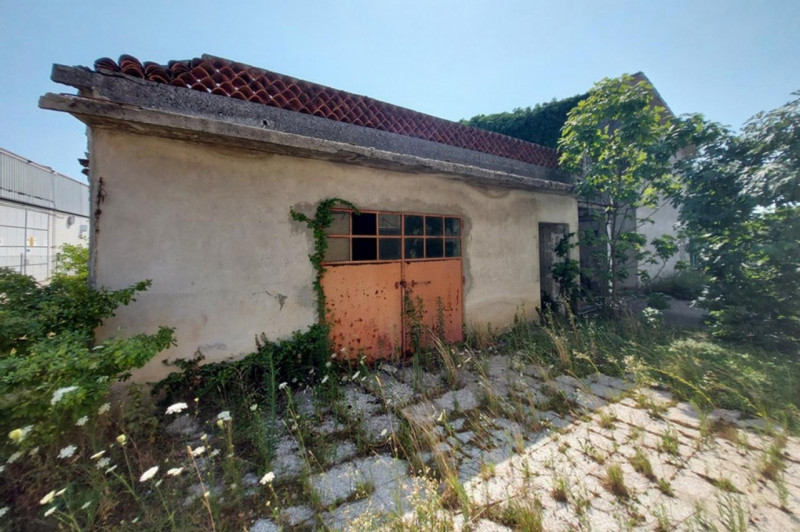 Vendesi complesso industriale con uffici e terreno sito a Gaiarine (TV), località Busco, via Salv...