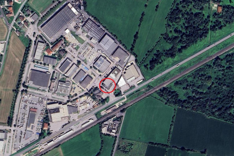 Porzioni immobiliari all'interno di più ampio fabbricato a destinazione commerciale/produttiva sv...