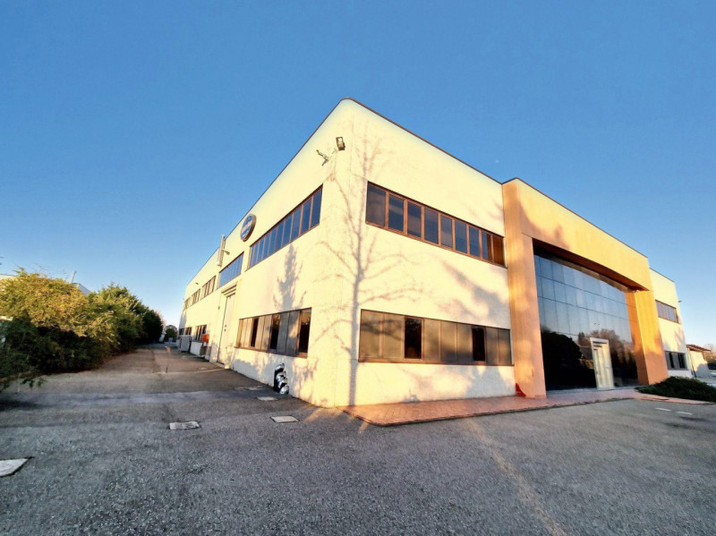 Castel Guelfo di Bologna Vendita Capannone