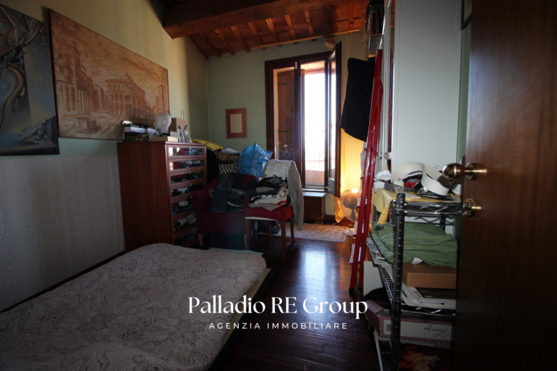 3 Camere studio 25mq 3bagni salone di 60mq e cucina separata.
Ultimo piano con ingresso diretto d...