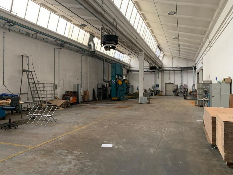 Capannone a Torreglia (PD)
Siamo lieti di presentarvi un immobile industriale ideale per le vostr...