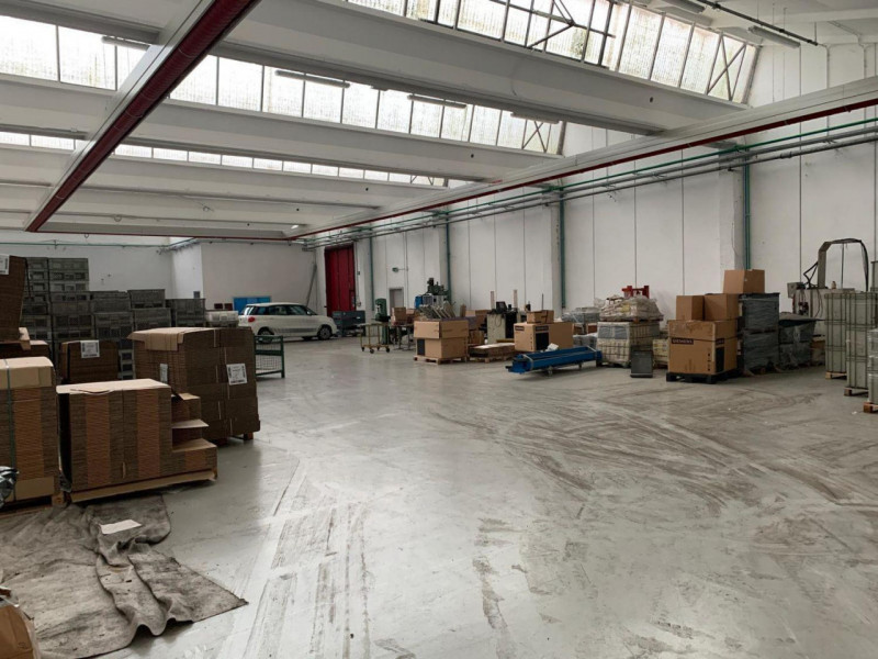 Capannone a Torreglia (PD)
Siamo lieti di presentarvi un immobile industriale ideale per le vostr...