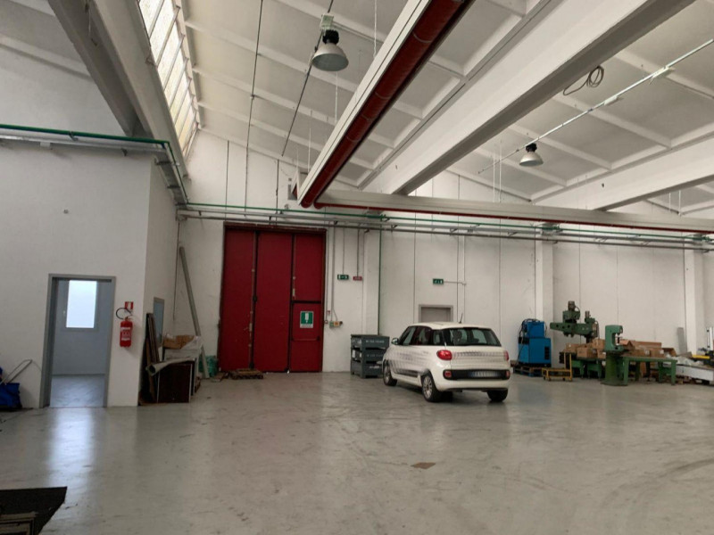 Capannone a Torreglia (PD)
Siamo lieti di presentarvi un immobile industriale ideale per le vostr...