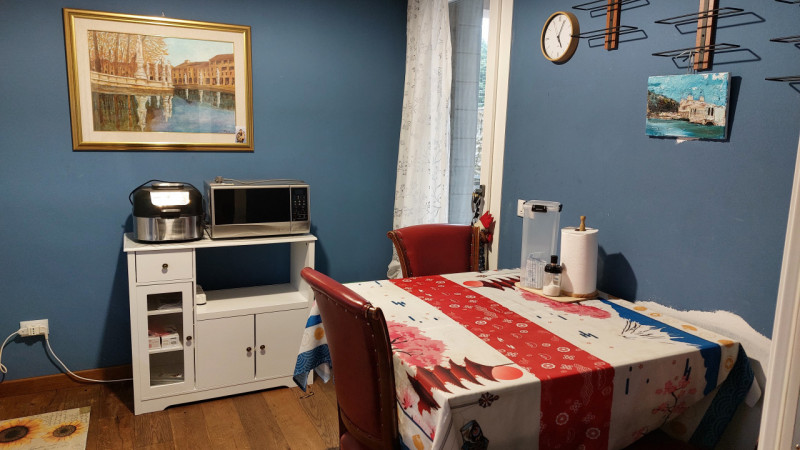 In zona centrale al quartiere proponiamo introvabile porzione di bifamiliare in orizzontale di re...