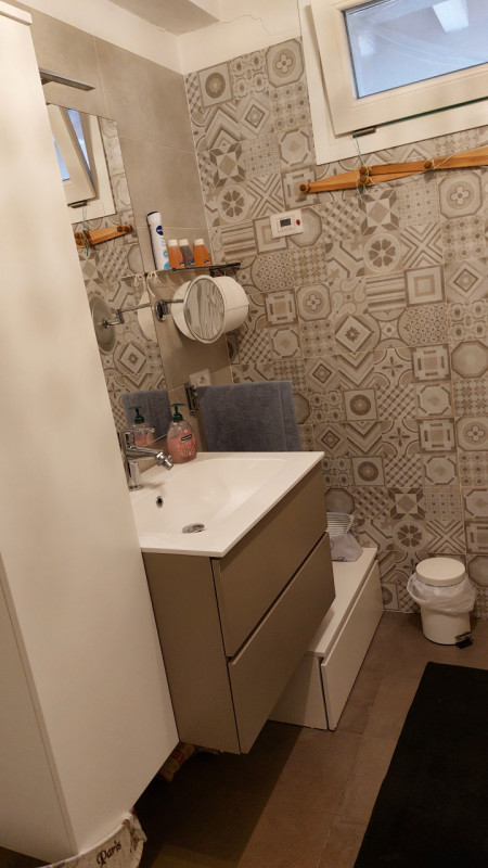 In zona centrale al quartiere proponiamo introvabile porzione di bifamiliare in orizzontale di re...