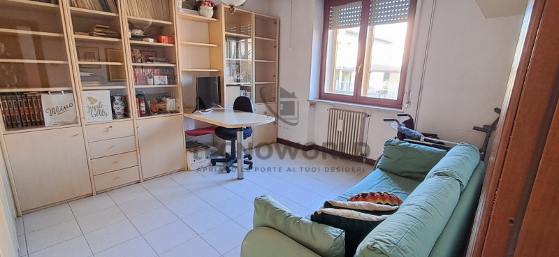 Scopri questa incantevole casa affiancata in vendita, situata nella esclusiva zona centrale di Ma...