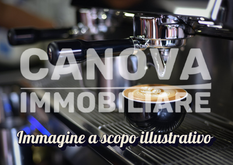 Vi proponiamo a Vicenza città, in zona altamente frequentata, location invidiabile di storica e n...