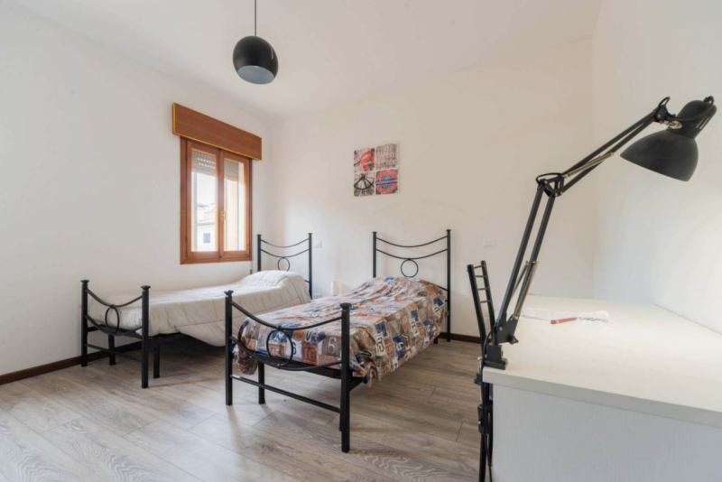 A pochi passi dalla sede universitaria di viale Margherita e dall' ex Caserma Borghese (futura se...