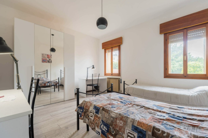 A pochi passi dalla sede universitaria di viale Margherita e dall' ex Caserma Borghese (futura se...