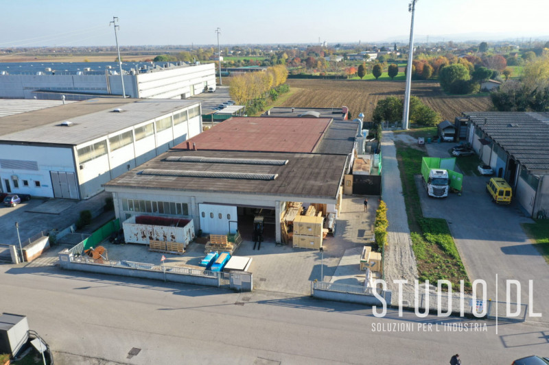 Proponiamo in vendita un interessante complesso immobiliare situato nel Comune di Villaverla, all...