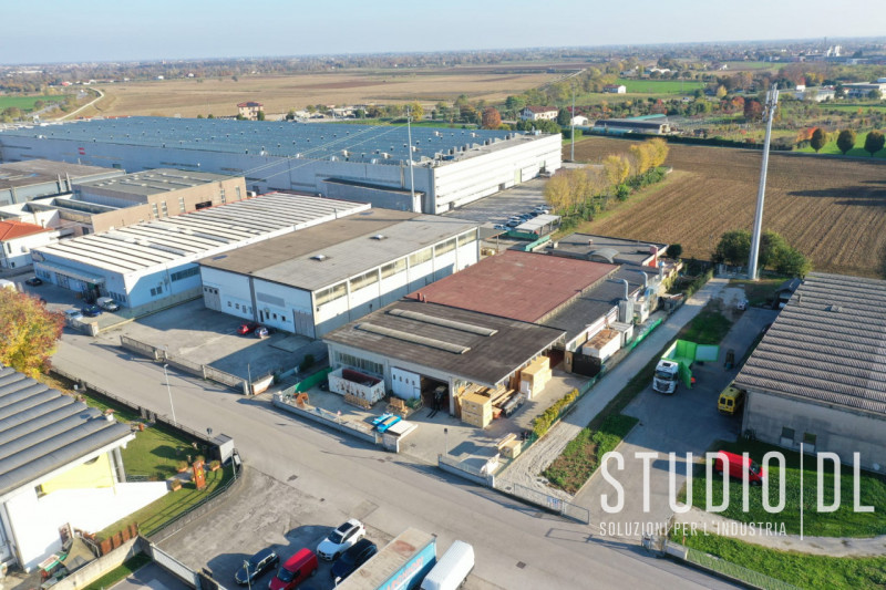 Proponiamo in vendita un interessante complesso immobiliare situato nel Comune di Villaverla, all...