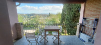 Terratetto centrale con terrazza panoramica e giardino, collina palaia, pisa, toscana