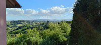 Terratetto centrale con terrazza panoramica e giardino, collina palaia, pisa, toscana