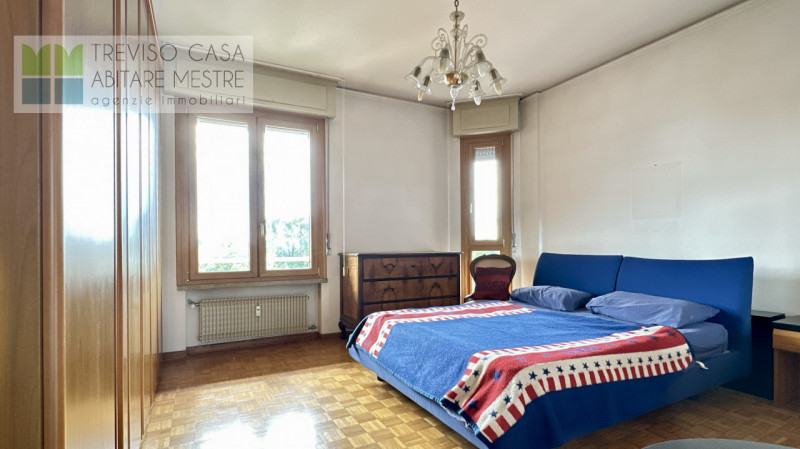 l'Agenzia TREVISO CASA propone in vendita Appartamento al piano 5°, con  2 camere da letto ed uno...