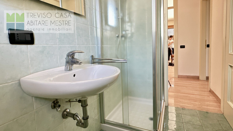 l'Agenzia TREVISO CASA propone in vendita Appartamento al piano 5°, con  2 camere da letto ed uno...