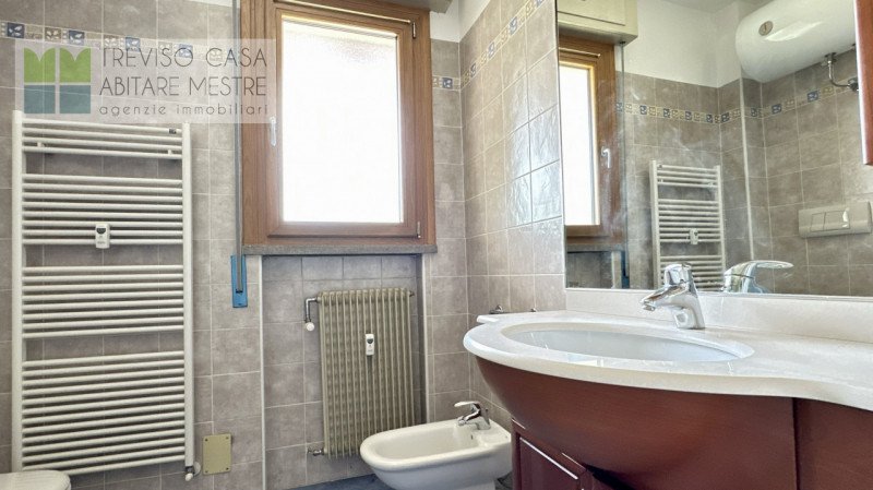 l'Agenzia TREVISO CASA propone in vendita Appartamento al piano 5°, con  2 camere da letto ed uno...