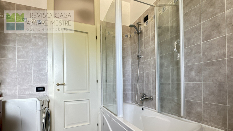 l'Agenzia TREVISO CASA propone in vendita Appartamento al piano 5°, con  2 camere da letto ed uno...